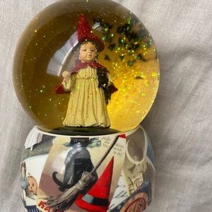 Vintage Halloween water globe